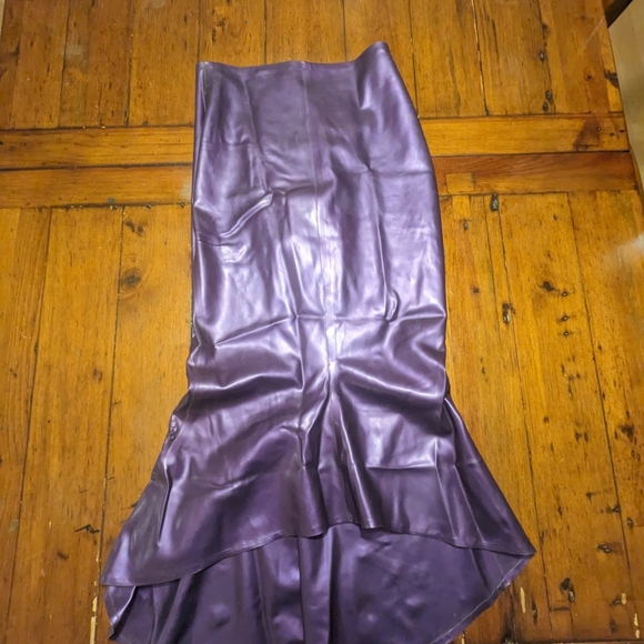 Latex Polymorphe Purple Orchid Skirt - Picture 5 of 12